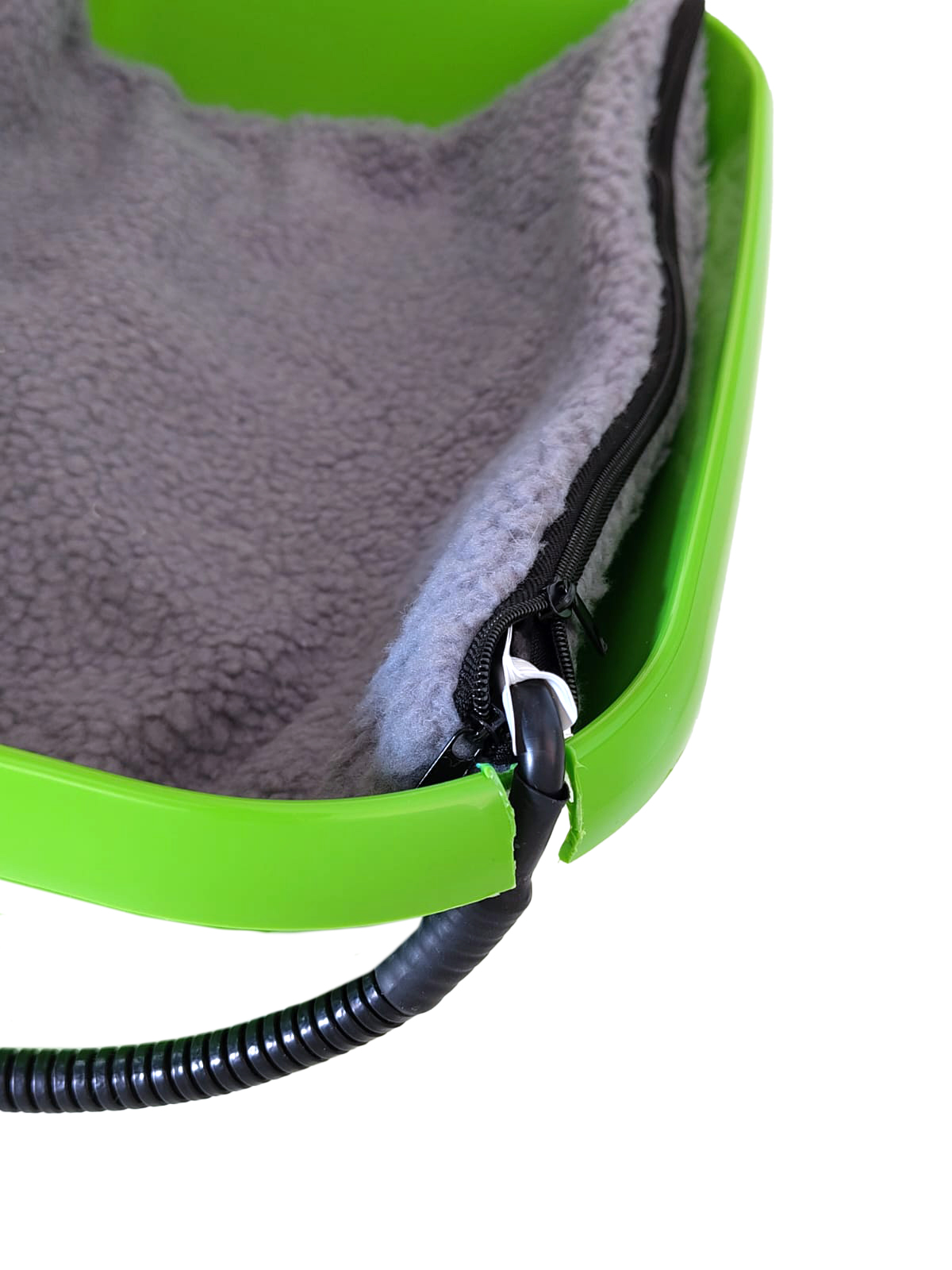 Maak een gat voor het snoer van de warmtemat